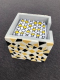 Carré lingettes démaquillantes jaune & noir - 30 € - Boîtes