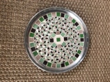 Plateau métal rond vert inclusion chocolat - 69 € - Plateaux ronds