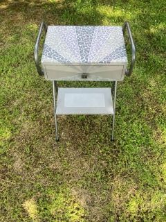 Guéridon diagonale - 95 € - Tables & tables de nuit